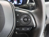アダプティブクルーズコントロール機能付きです。走行中に先行車の様子を検知しながら、設定した車速の範囲内で先行車との距離のキープを支援します。詳細は販売店スタッフまでおたずねください。