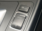 ●BMWモードセレクト『スポーツモードではダイナミックな走りを。ECOPROモードでは、エンジンレスポンスやシフトタイミングの最適化に加え、エアコンの作動も効率的に制御し、燃料消費量を抑制します。』