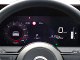 【メーターパネル】素早く車の情報が読み取れる、視認性に優れたシンプルなデザインのメーターパネルです。