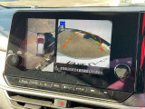 上から丸見えアラウンドビュー!車を真上から見下ろした様な映像を映し出すアラウンドビューモニター。これで車庫入れもラクラク。