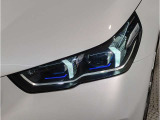 BMWのオートライトは積極的にライトをつけることにより、自車の存在を周囲に向けアピールいたします。それは安全性への配慮でもあります。