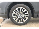 純正なので車に似合うデザインになっていますね。スタッドレスタイヤもご相談下さい。