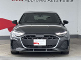 Audiの象徴であるシングルフレームグリルをよりワイドで低くシャープなデザインとすることでワイド&ローのフォルムを協調しています。