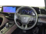 運転席まわりです。 各操作スイッチは使いやすい位置に配置されてます。