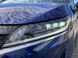 【LEDヘッドライト】悪天候や夜間走行時も良好な視界を確保し安心して運転できる高輝度LEDヘッドライトを装備!