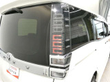 LEDテールライトです。省電力、高輝度のLEDは明るく照らすので夜間運転時の視認性を高めます。スタイリッシュな見た目で細かいところもこだわりたいあなたに!