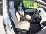 運転席シート廻りは使用感も少なく、良好な状態となっています。前オーナー様が丁寧に使っていたことがよくわかりますね。