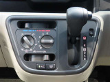 エアコンは操作性の良いダイヤル式です。