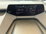 フードレスでスマートかつ見やすいメーター。