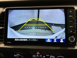 リバースギアに入れるだけで後方の表示へ切り替わります。夜間や雨の日の駐車も楽になりますよ。