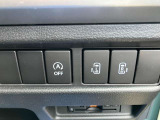 両側電動スライドドアの制御は、運転席でも可能です