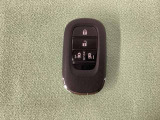 スマートキー付きですからドアロックの開閉およびエンジンスタートが楽々です。電動スライドドアの開け閉めもボタンで操作できます。