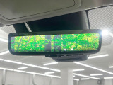【デジタルインナーミラー】後席の大きな荷物や同乗者で後方が確認しづらい時でも安心!カメラが撮影した車両後方の映像をルームミラー内に表示。クリアな視界で状況の確認が可能です!