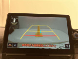 【バックカメラ】あると便利なバックカメラ装備!駐車時に後方がリアルタイム映像で確認できます。立体駐車場や夜間の車庫入れ時に大活躍!運転スキルに関わらず、今や必須となった装備ですね♪