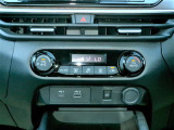 快適オートエアコン付♪設定温度をキープし車内を快適な温度に保ちます♪