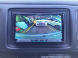 【リアカメラ】運転が苦手な方も車庫入れラクラクです!ギアをリバースに入れれば自動的にモニターが切り換わりますので、面倒な操作は不要です。狭い駐車場もお車を傷つけず安心です!