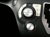 【オートエアコン】・・・室温設定後はエアコンが風量や吹き出し温度を室温センサーや日射センサーなどから計測し自動的にコントロールしてくれます。