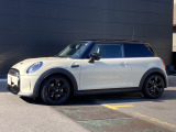 数あるMINI中古車より弊社のお車をご覧頂き、ありがとうございます!弊社はMINI正規販売店であり、整備を整えてからのご納車となりますので安心してお乗り頂けます。もちろん全国にご納車も可能です!