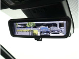 デジタルインナーミラー装備!車両後方のカメラの映像をデジタル補正で視認性を向上させてインナーミラー内に表示します♪視界を遮るものがなく、後席に同乗者がいても後方を確認しやすく安心です♪