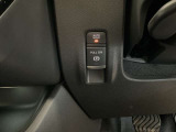 パーキングブレーキは電磁式です