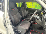 運転席シート廻りは使用感も少なく、良好な状態となっています。前オーナー様が丁寧に使っていたことがよくわかりますね。