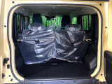 積み下ろしのしやすいデッキにはたっぷりと荷物を積み込んでいただけます。遊びから仕事まで、様々なシーンで頼れます♪