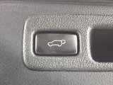 【パワーバックドア】スマートキーや運転席のボタンを押すだけでリアゲートが自動で開閉します!荷物を持っている時や、高い位置にあるバックドアを閉める際に便利な機能です♪