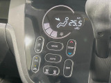 【オートエアコン】一度お好みの温度に設定すれば、車内の温度を検知し風量や温度を自動で調整。暑い&hellip;寒い&hellip;と何度もスイッチ操作をする必要はありません。快適な車内空間には必須の機能ですね♪
