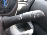 アダプティブLEDヘッドライトシステムは、照射パターンを変化させて対向車や先行車が眩しくならないようにハイビームをキープすることで、良好な視界を確保します。もちろん自動点灯/消灯するオートライトも。