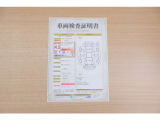 【車両検査証明書】店頭にてクルマの状態が一目で分かる検査証明書を公開中。トヨタ認定検査員が厳しく査定し、状態を点数と図解で表示しています。修復歴はもちろん、傷やヘコミの箇所や程度がご確認いただけます。