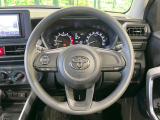 インテリアに合わせたデザインのステアリングは、運転される方のことも考え、運転しやすい形状、大きさです。是非一度、実際に触ってお確かめください。