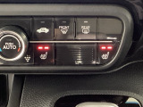 運転席と助手席にシートヒーターが付いています☆寒い時期に腰周りを温めてくれるので体全体が温まりやすいのは勿論、暖房と違い顔に風が当たらないので、乾燥肌やドライアイの方でも大丈夫☆