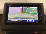バックモニター付きで、車庫入れやバック時の後方確認をサポート。
