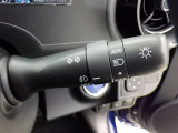 【オートライト】車外の明るさに応じて自動的にライトの点灯・消灯をしてくれます