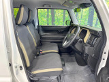 運転席まわりには十分なスペースがあり、大柄な方でもゆったり運転していただける環境です。