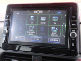 ナビゲーション+AV 2画面表示(デュアルウィンドウ)、TV、FM/AM、Bluetooth Audio、SDカード、DVD再生、 CD録音/再生、ハンズフリーフォン、スマホ、Nissan Connectサービス対応の高性能9インチ大型ナビです。