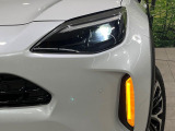 【LEDヘッドライト】悪天候や夜間走行時も良好な視界を確保し安心して運転できる高輝度LEDヘッドライトを装備!点灯速度が早く、消費電力も抑えられています。