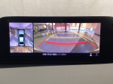 狭い場所での駐車やすれ違いなどでより的確な運転操作に役立つ360&deg;ビューモニターが装備されています。