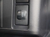 人や荷物を満載しても、対向車や先行車に迷惑をかけない、室内からヘッドライトの光軸を調整できます。