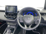 運転席まわりです。 各操作スイッチは使いやすい位置に配置されてます。