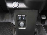 【シートヒーター】寒い日の運転など冷えやすい脚部を快適に温めてくれる。嬉しい機能♪