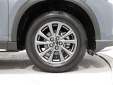 タイヤサイズは(225/65R17)でアルミホイールです。