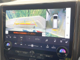 【パノラミックビューモニター】専用のカメラにより、上から見下ろしたような視点で360度クルマの周囲を確認することができます☆縦列駐車や幅寄せ時に活躍してくれます♪