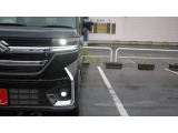 暗闇でも前方をくっきりと照らしてくれるライトです。夜の運転でも安心ですね。