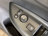 狭い駐車場で便利な電動格納ドアミラーが付いています。