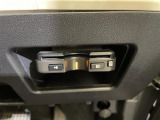 【ETC】有料道路を利用する際に料金所で停止することなく通過できる、ETC車載器(ノンストップ自動料金収受システム機器)が装備されています。セットアップを行うことで利用可能になります。