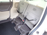 ◆チップアップ&ダイブダウン機構付【ULTR SEAT】は後席座面を左右分割で跳ね上げることができます。トランクで積載できない背の高い荷物をラクラク収納できます。ホンダ車ならではの人気装備です。