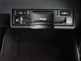 運転席お膝元にETCカード挿入口がございます。