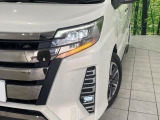 【LEDヘッドライト】悪天候や夜間走行時も良好な視界を確保し安心して運転できる高輝度LEDヘッドライトを装備!点灯速度が早く、消費電力も抑えられています。