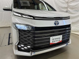 LEDヘッドライトです。デザイン性がよくとても明るいので、夜間の走行や悪天候でも安心です。しかも長寿命!